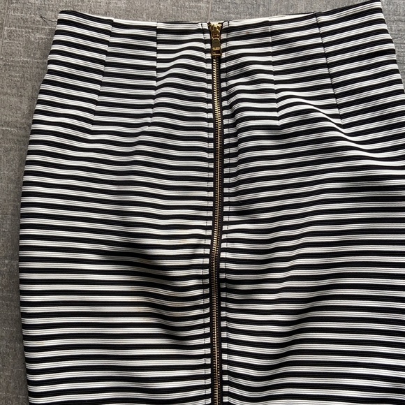 Guess pencil skirt - Picture 2 of 4